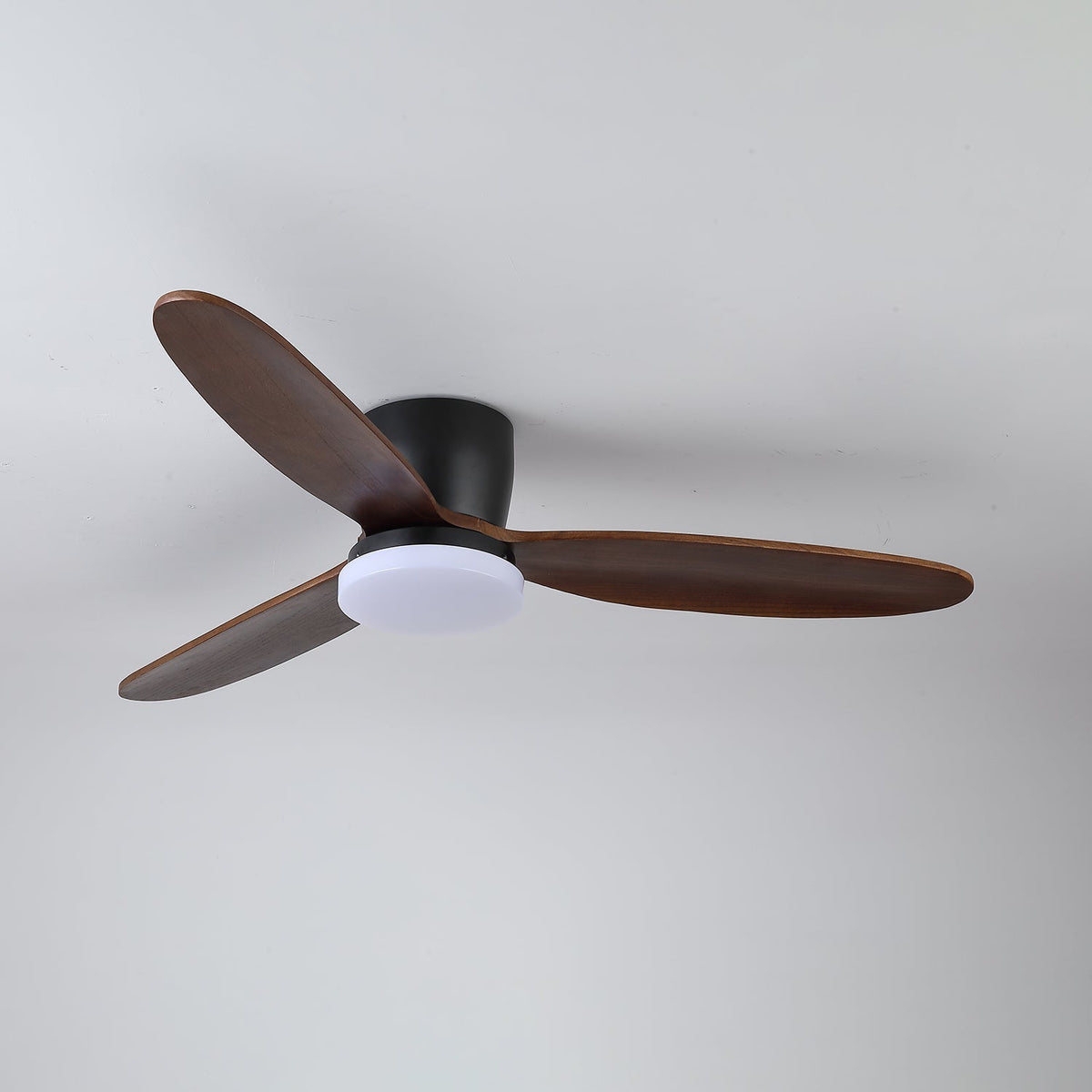 Athyrs Deckenventilator mit Beleuchtung