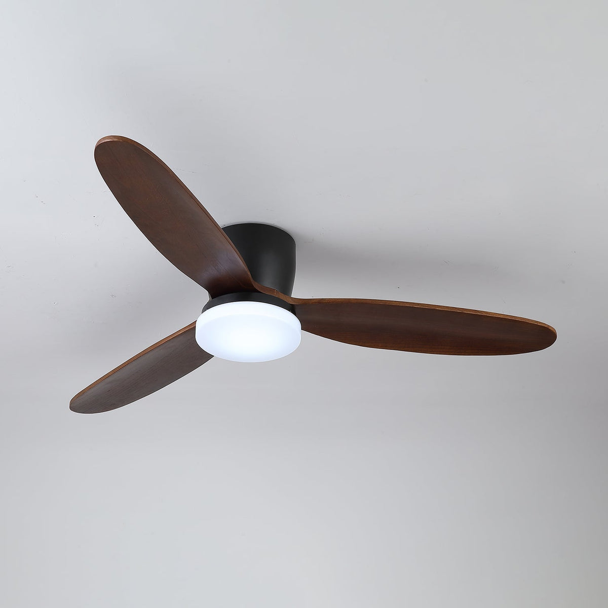 Athyrs Deckenventilator mit Beleuchtung