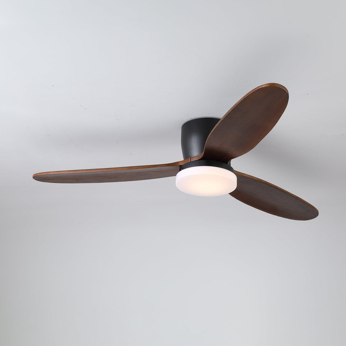 Athyrs Deckenventilator mit Beleuchtung