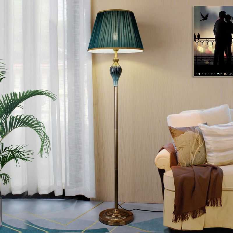 Arisha Antik Stehlampe, 5 Farben, Metall/Stoff, Schlafzimmer