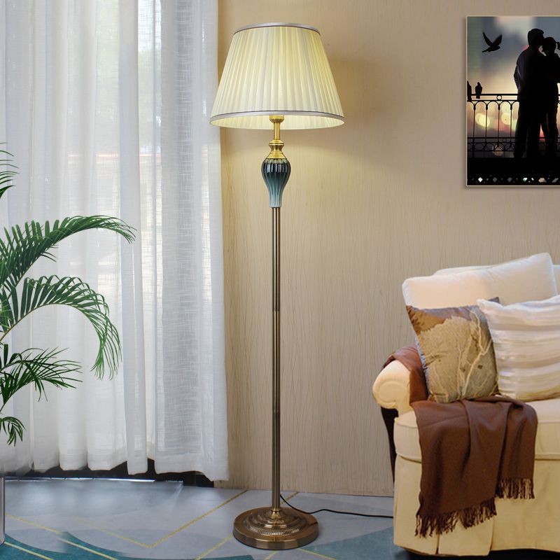 Arisha Antik Stehlampe, 5 Farben, Metall/Stoff, Schlafzimmer