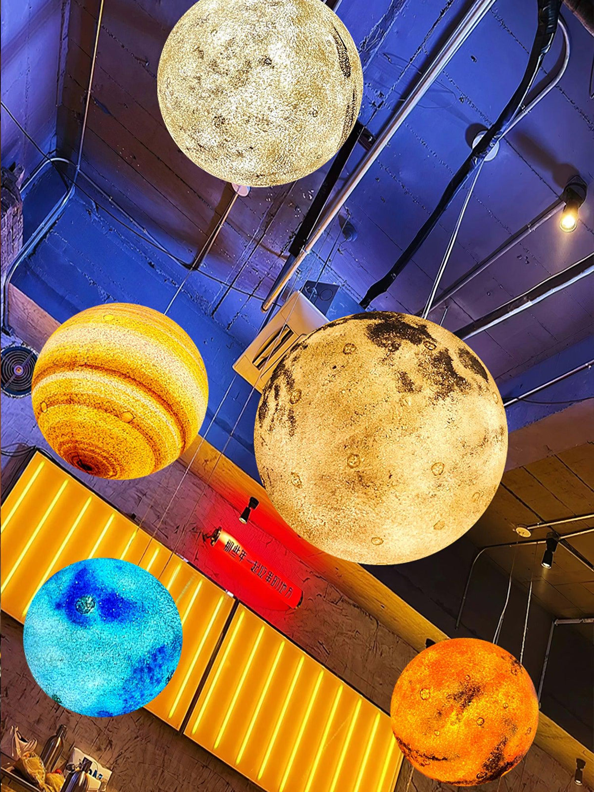 CosmoSphere Planetary Pendelleuchte