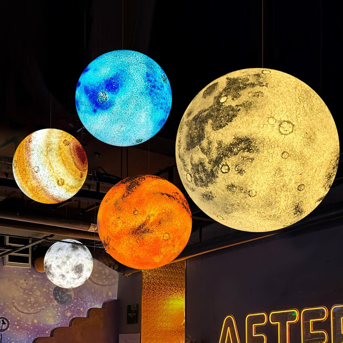 CosmoSphere Planetary Pendelleuchte
