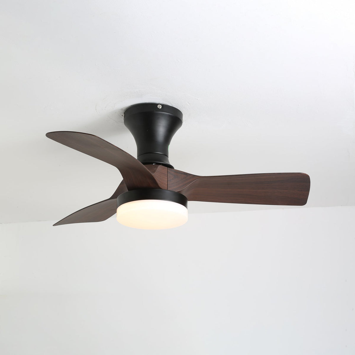 Syliseon Deckenventilator mit Beleuchtung aus weißem Holz im minimalistischen Stil