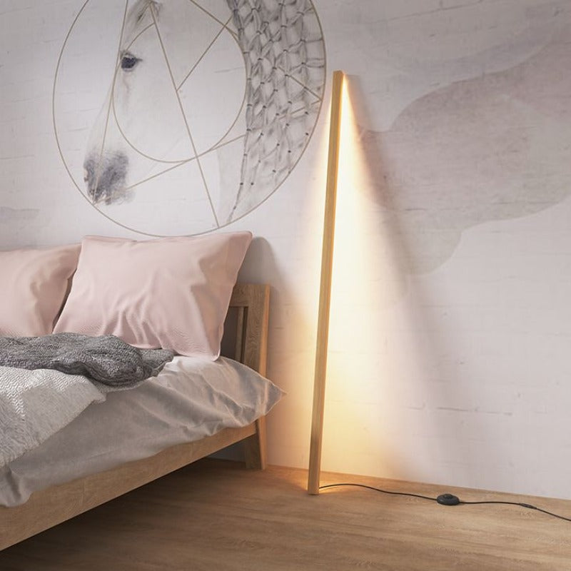 Muto  Linear Stehlampe Holz/Walnuss Wohn/Schlafzimmer Holz