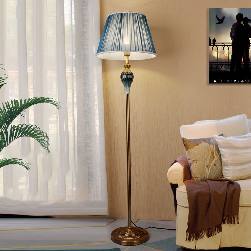 Arisha Antik Stehlampe, 5 Farben, Metall/Stoff, Schlafzimmer