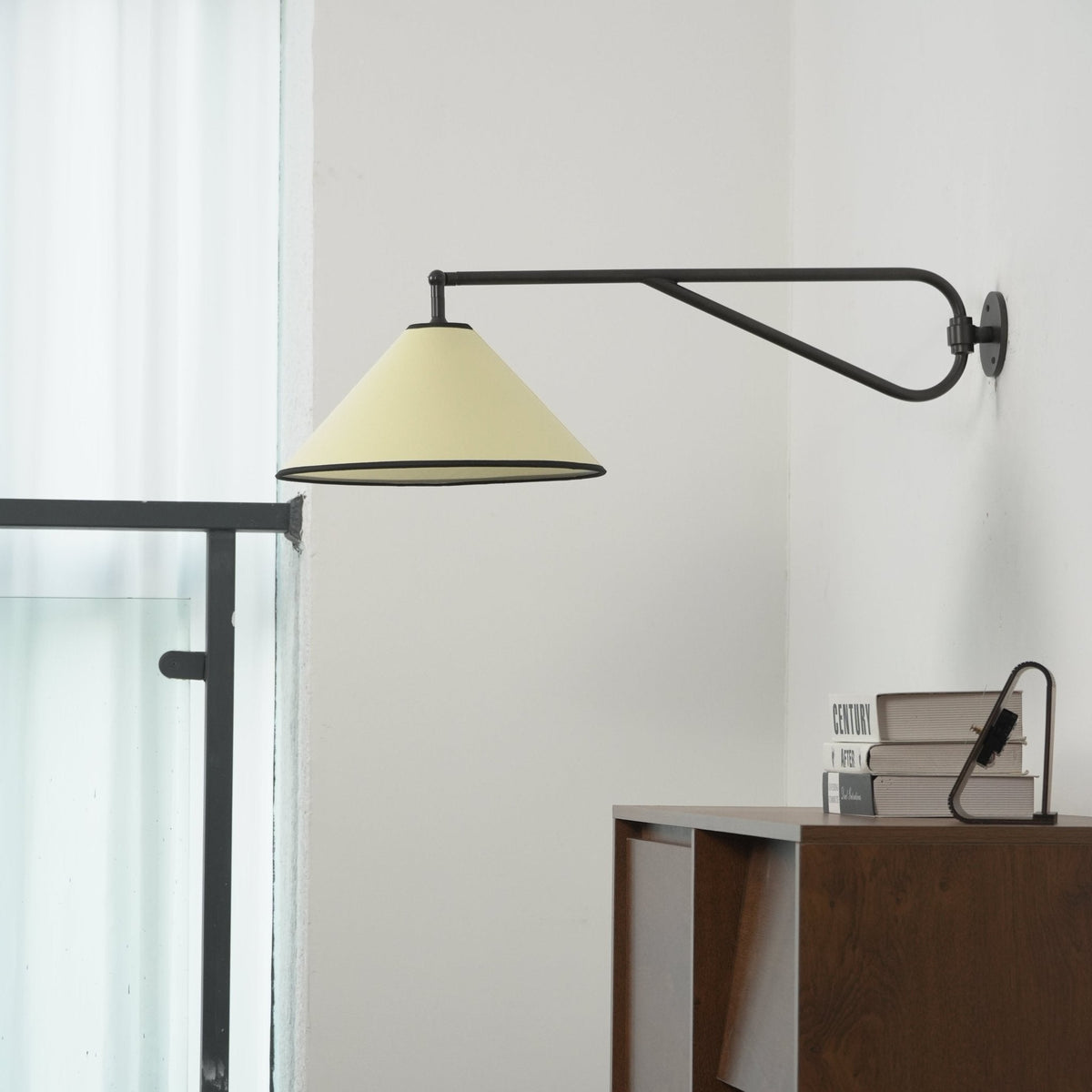 Zane Diaphane Minimalistische Wandleuchte aus Stoff mit Schwenkfunktion