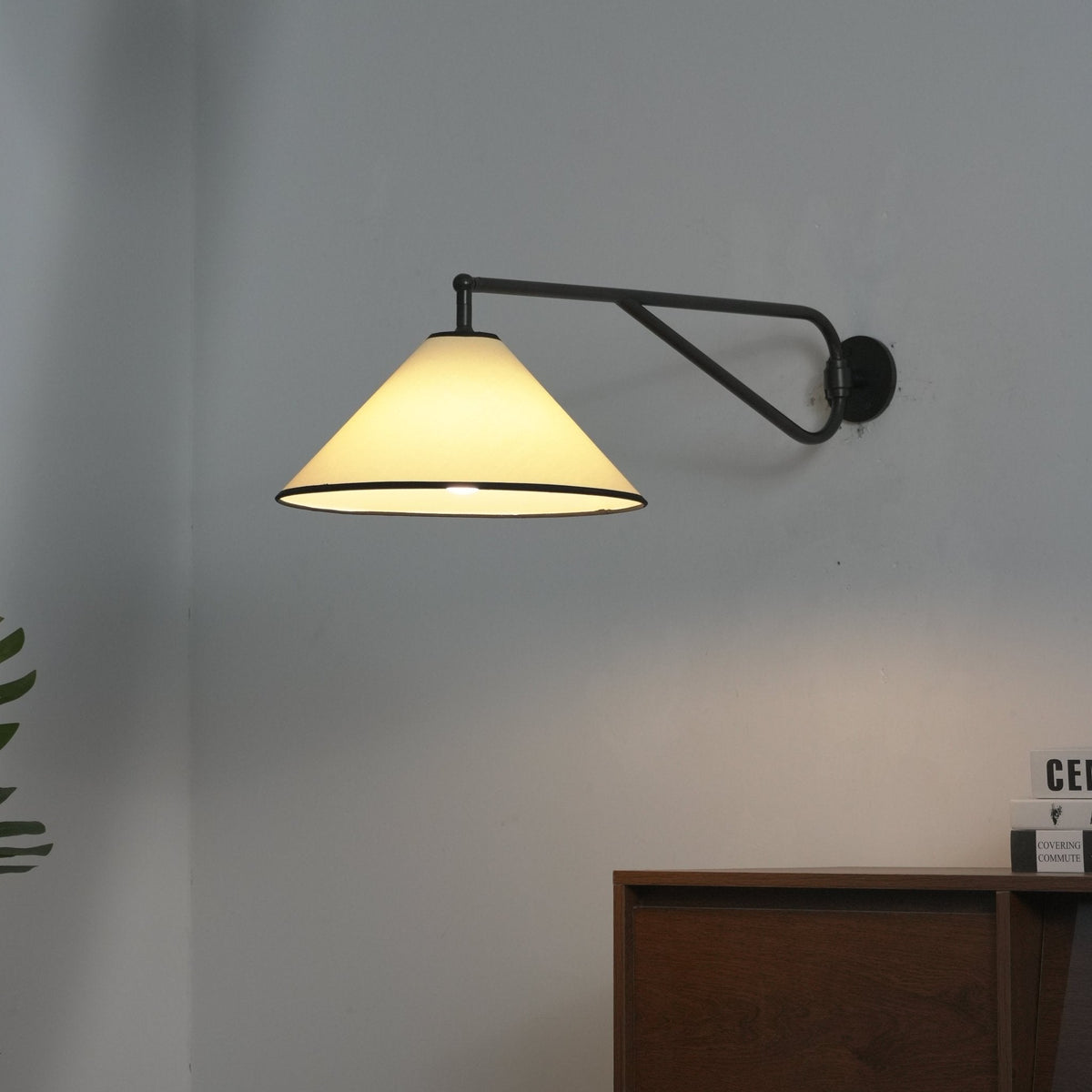 Zane Diaphane Minimalistische Wandleuchte aus Stoff mit Schwenkfunktion