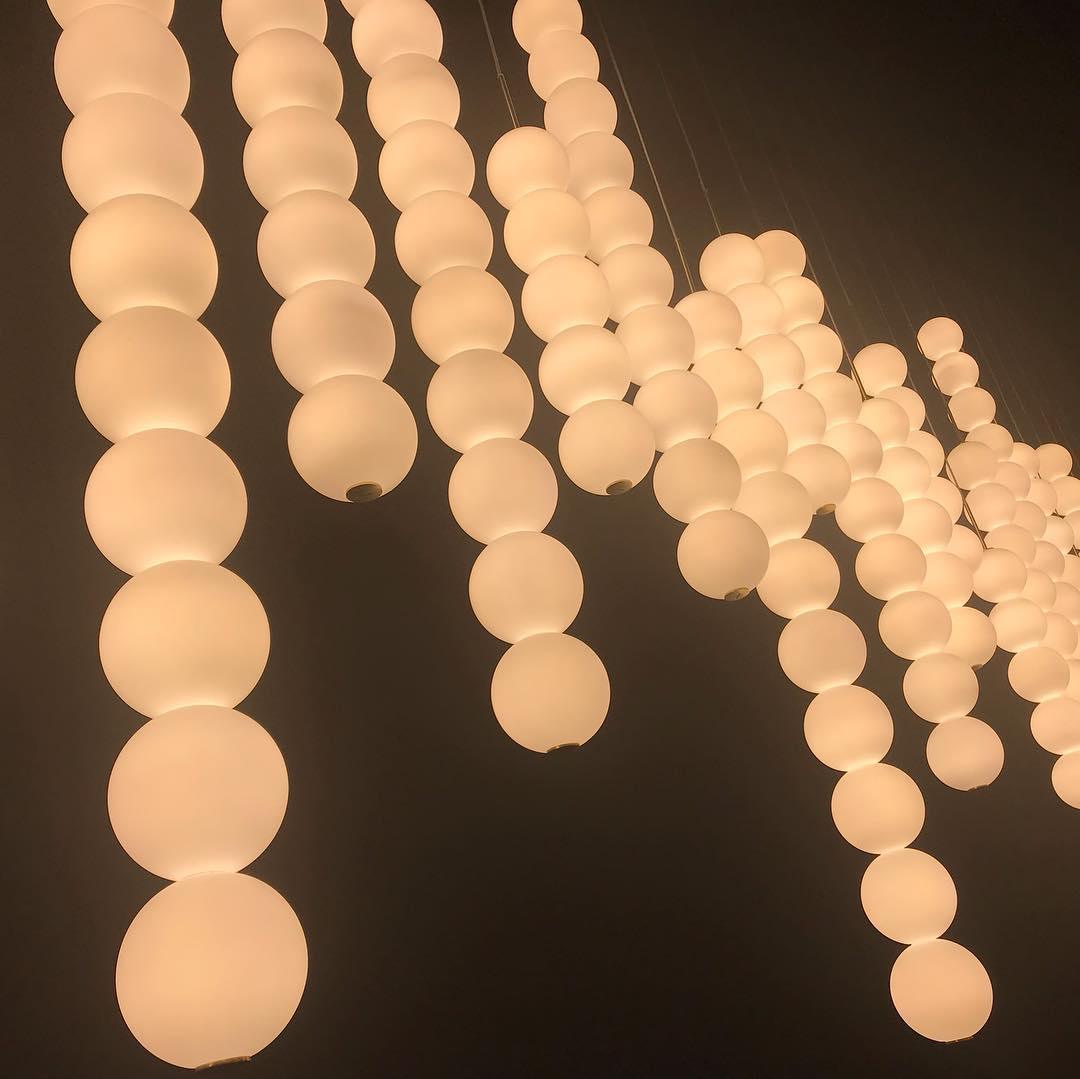 Fray Kunst-Pendelleuchte aus Kunststoff