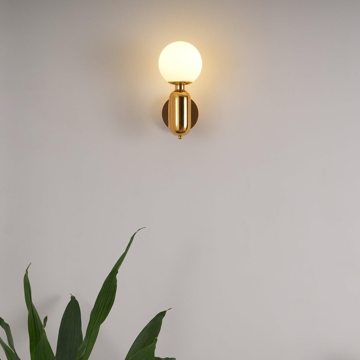 Celorina zeitgenössische minimalistische Wandleuchte aus Glas