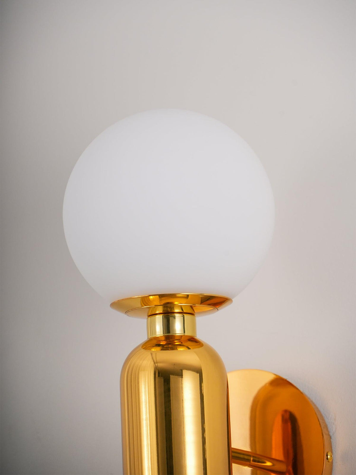 Celorina zeitgenössische minimalistische Wandleuchte aus Glas