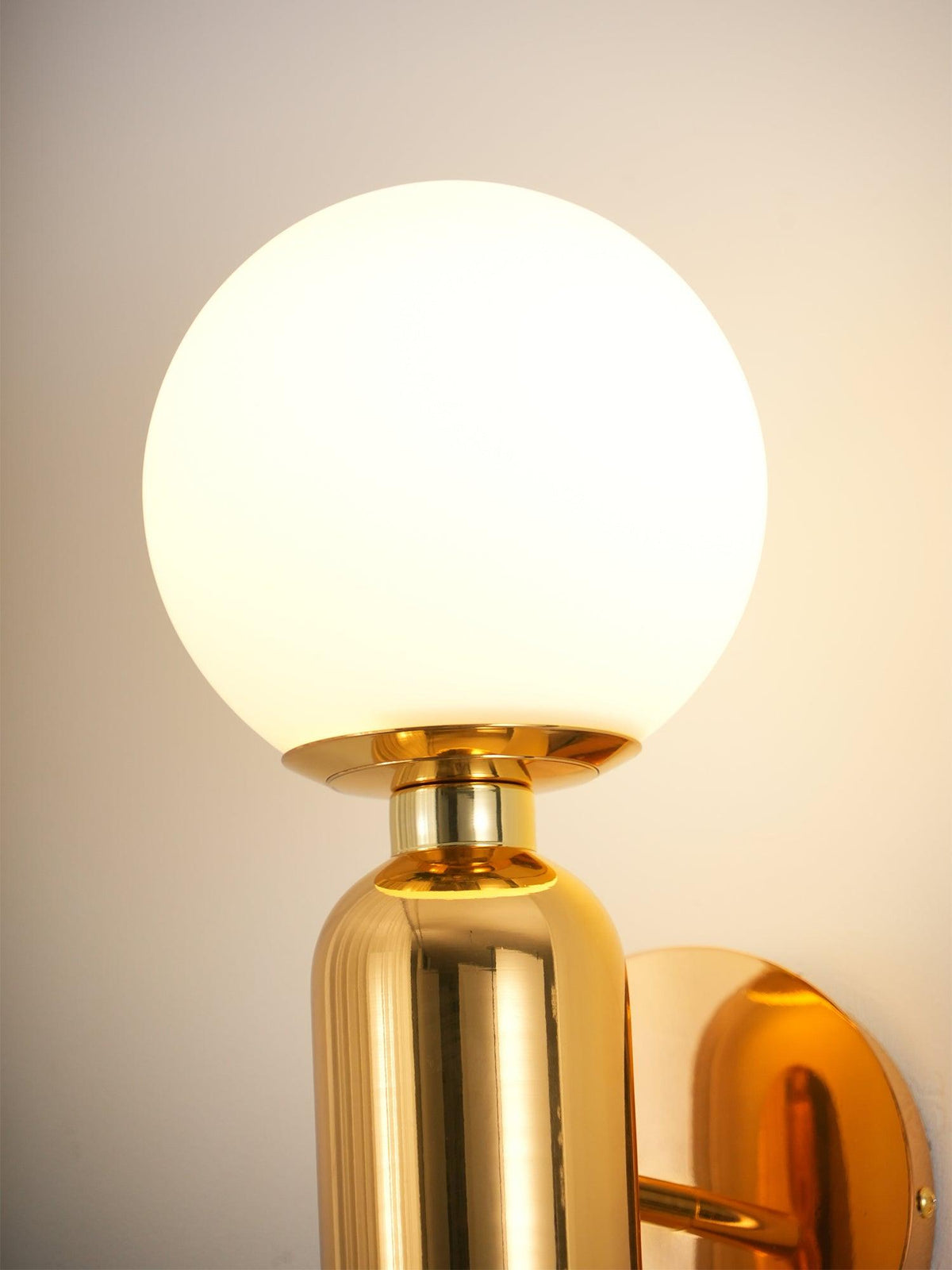 Celorina zeitgenössische minimalistische Wandleuchte aus Glas