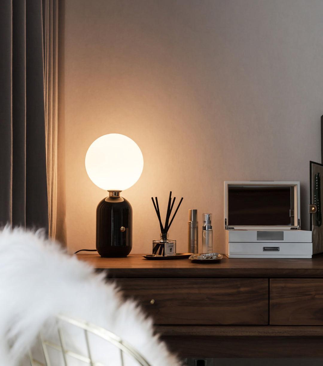 Nyxen Industrielle Tischleuchte aus Glas