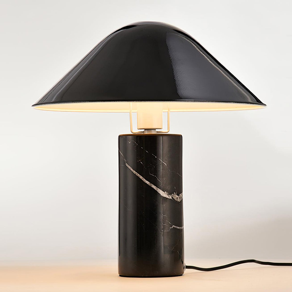 Elyrian Tischleuchte aus Marmor minimalistisch
