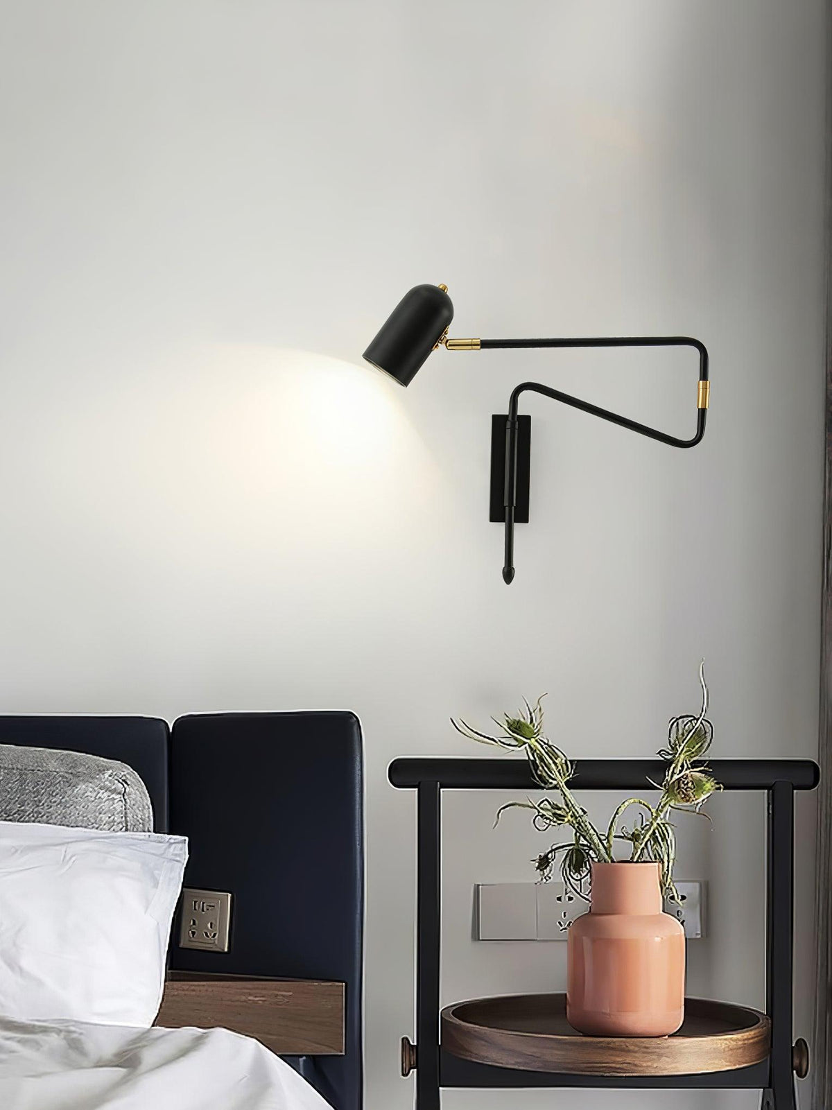 Nox einstellbare Arm-Wandleuchte mit Stecker