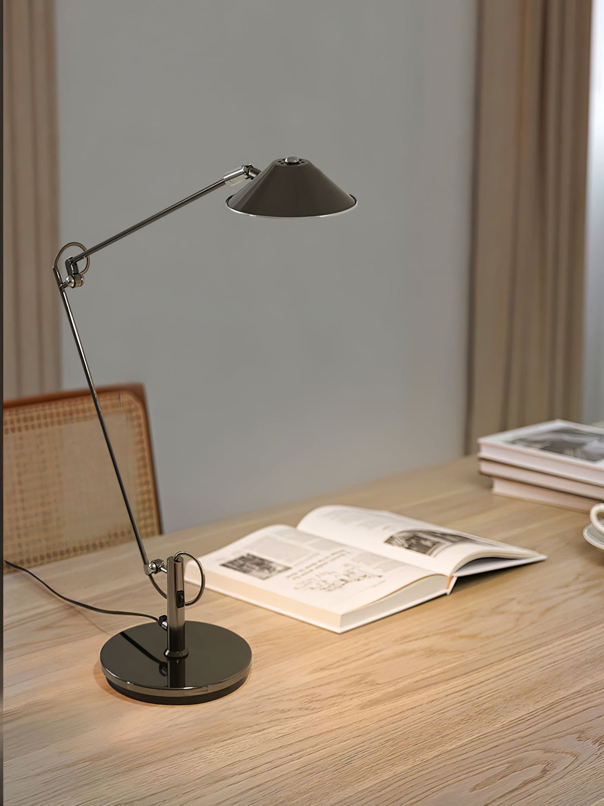 Queden Minimalistische Schreibtischlampe für den Arbeitsplatz
