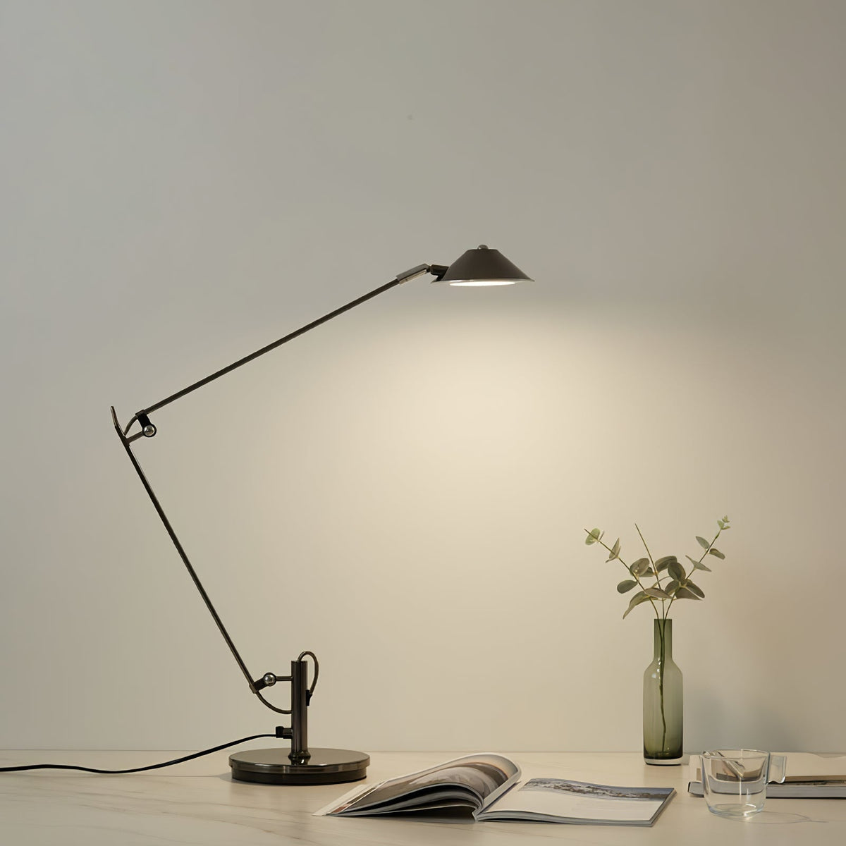 Queden Minimalistische Schreibtischlampe für den Arbeitsplatz
