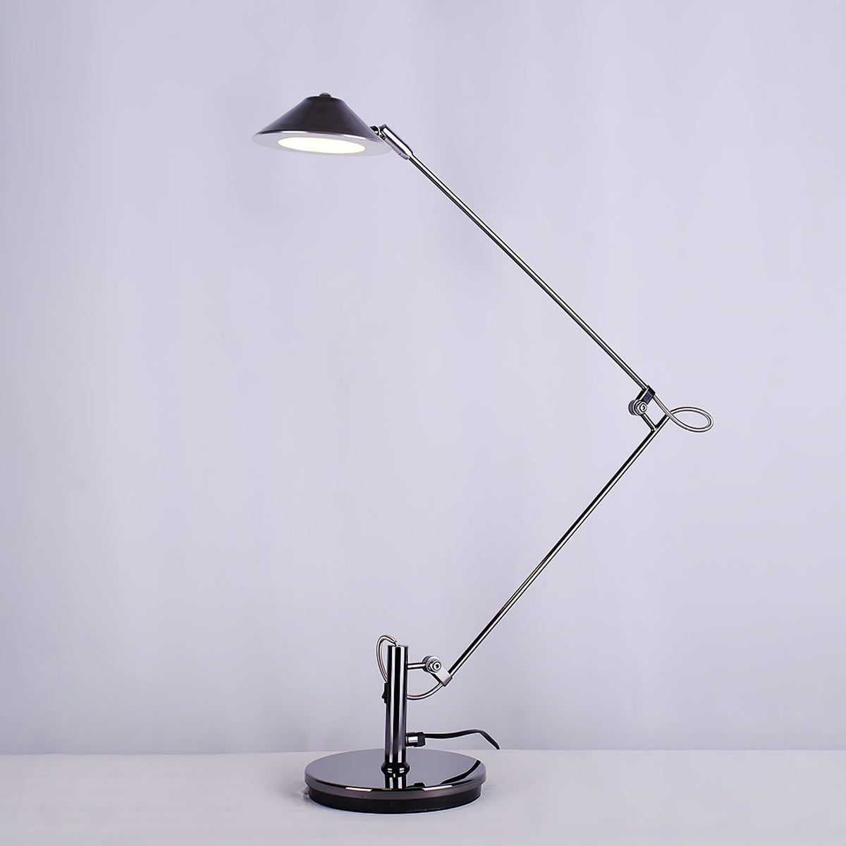 Queden Minimalistische Schreibtischlampe für den Arbeitsplatz