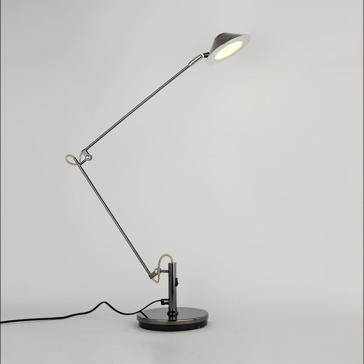 Queden Minimalistische Schreibtischlampe für den Arbeitsplatz