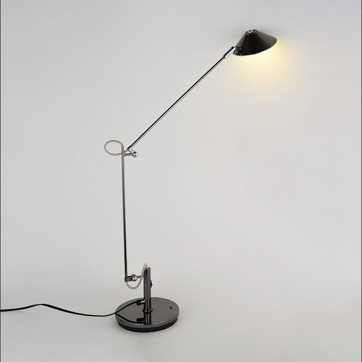 Queden Minimalistische Schreibtischlampe für den Arbeitsplatz