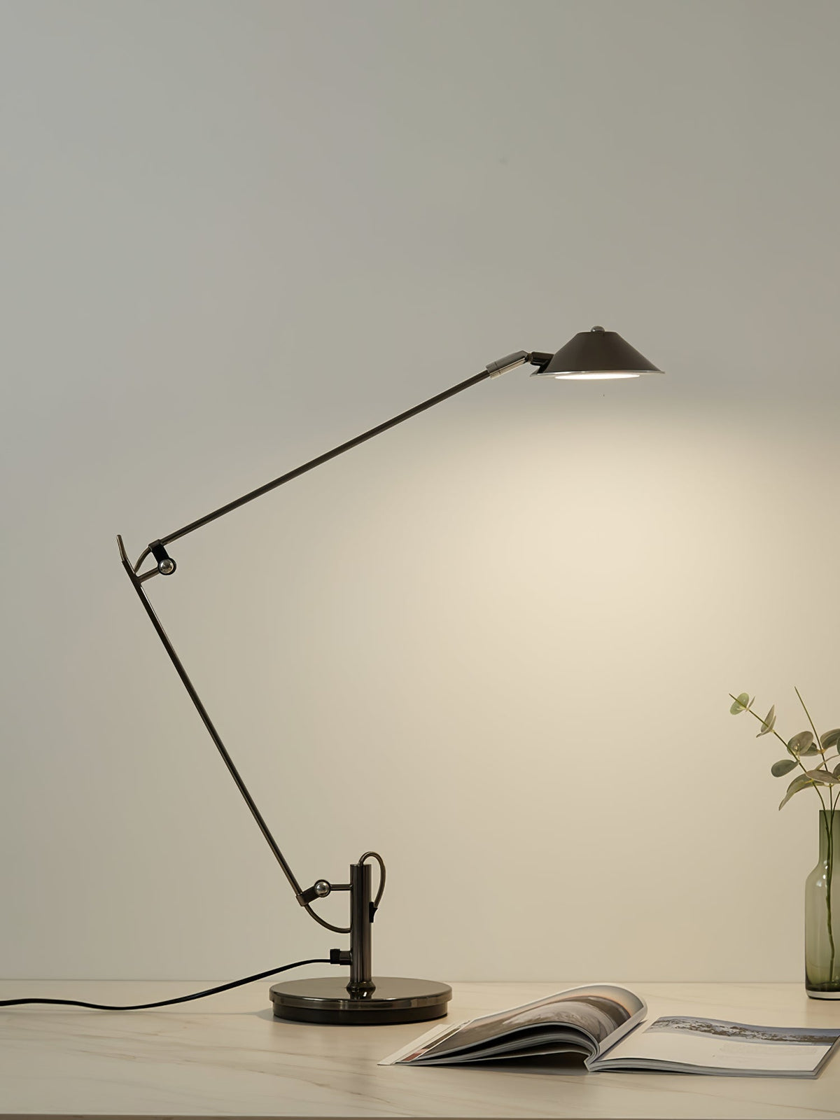 Queden Minimalistische Schreibtischlampe für den Arbeitsplatz