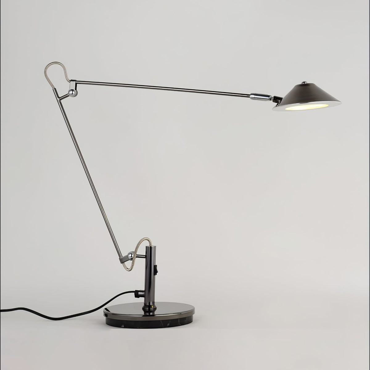 Queden Minimalistische Schreibtischlampe für den Arbeitsplatz