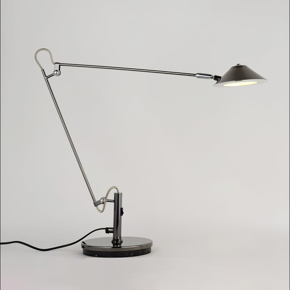 Queden Minimalistische Schreibtischlampe für den Arbeitsplatz