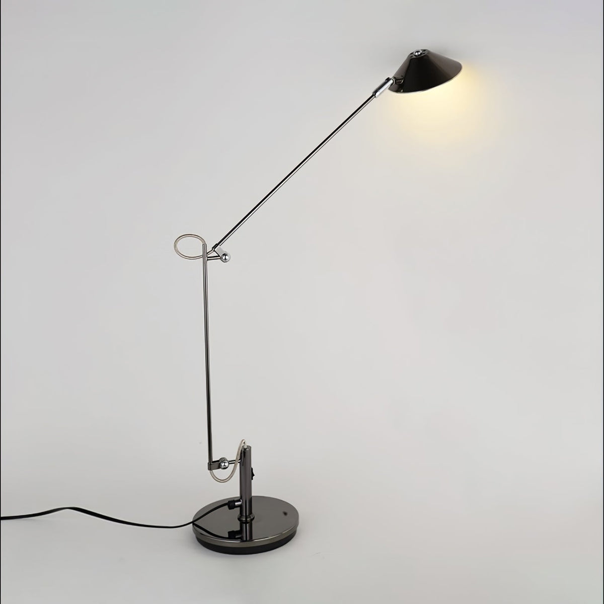 Queden Minimalistische Schreibtischlampe für den Arbeitsplatz