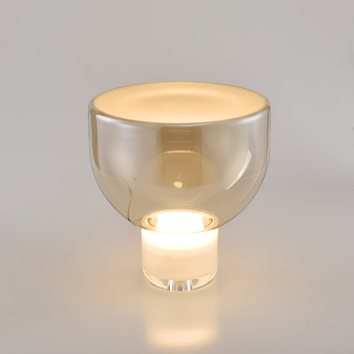 Cavm elegante Tischleuchte aus Glas