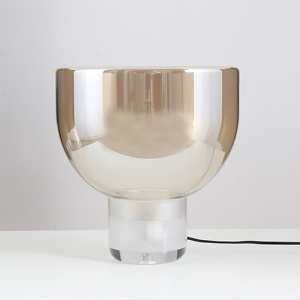 Cavm elegante Tischleuchte aus Glas