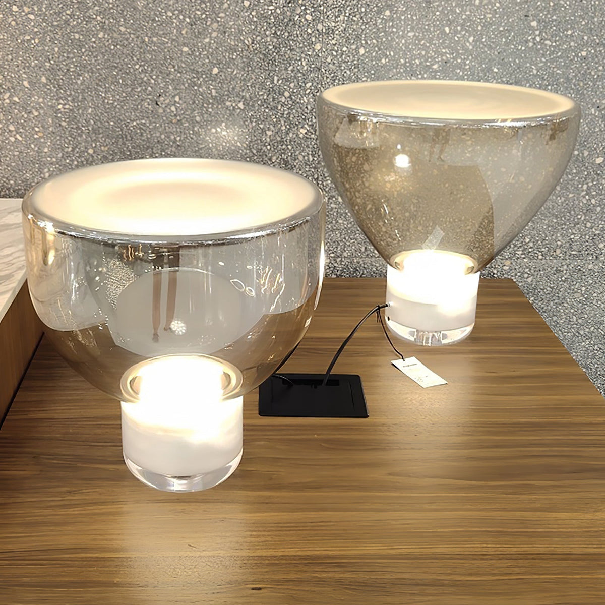 Cavm elegante Tischleuchte aus Glas
