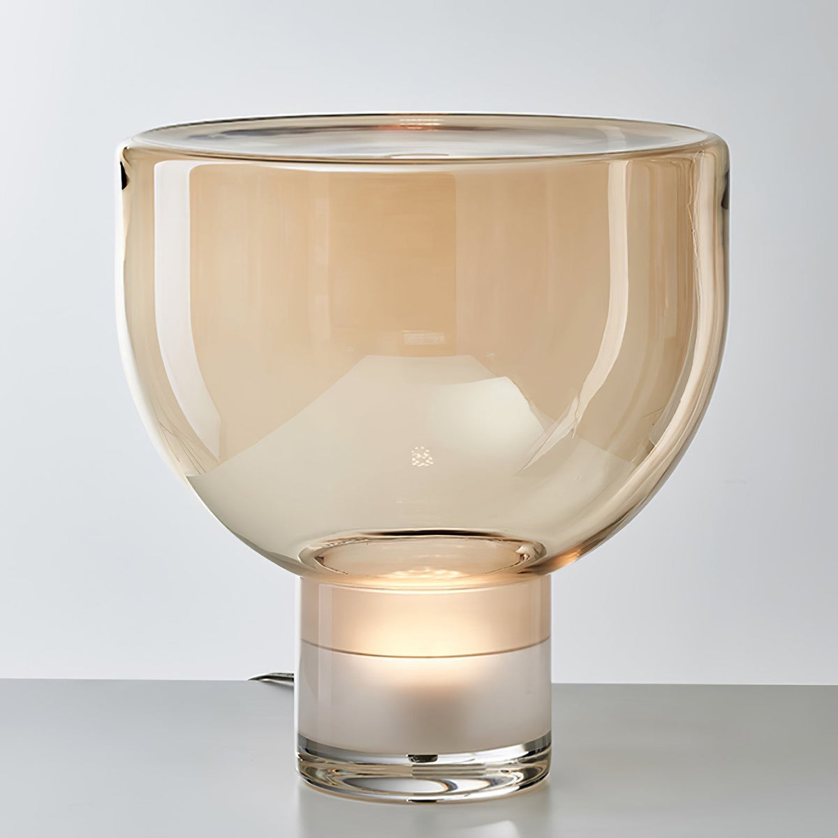 Cavm elegante Tischleuchte aus Glas