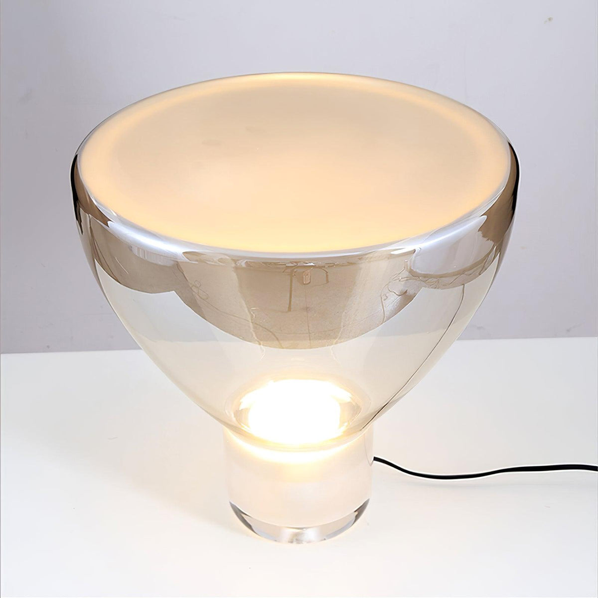 Cavm elegante Tischleuchte aus Glas