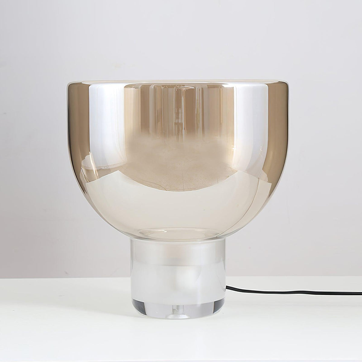 Cavm elegante Tischleuchte aus Glas