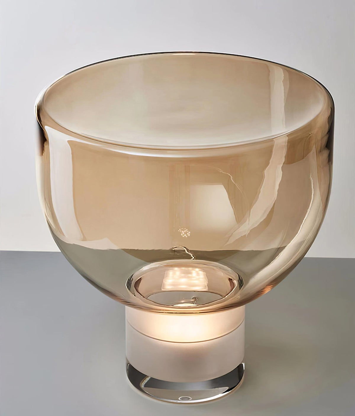 Cavm elegante Tischleuchte aus Glas