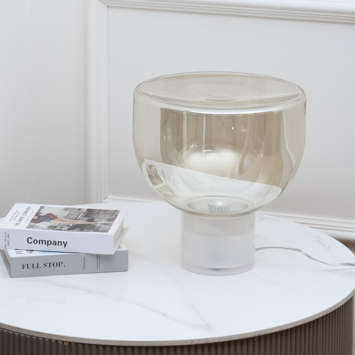 Cavm elegante Tischleuchte aus Glas