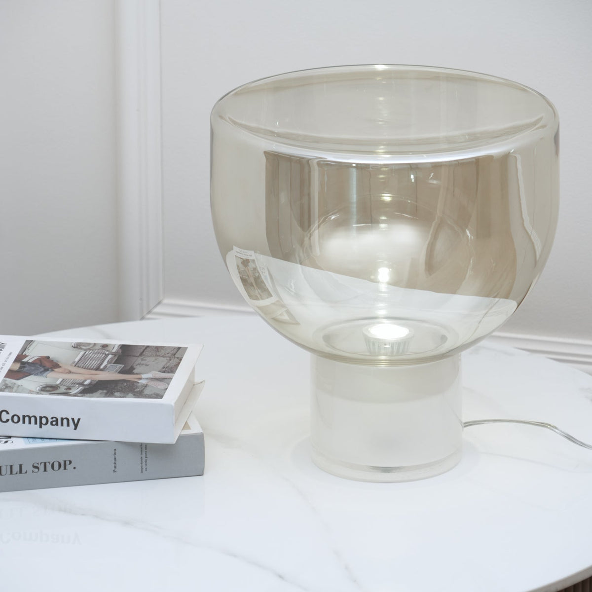 Cavm elegante Tischleuchte aus Glas