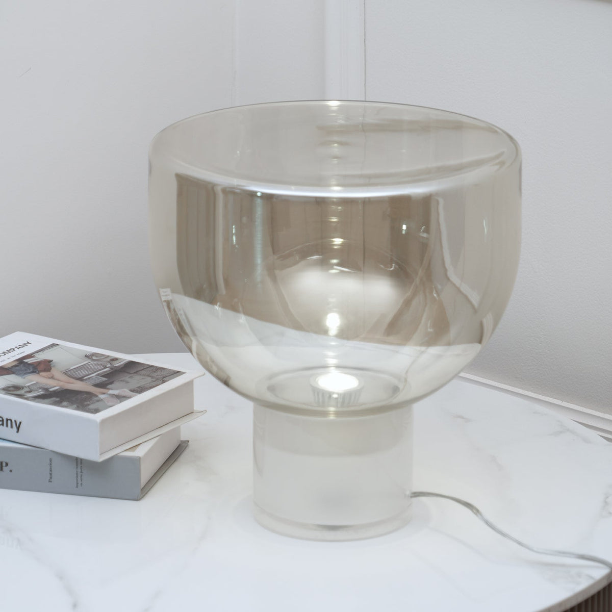 Cavm elegante Tischleuchte aus Glas