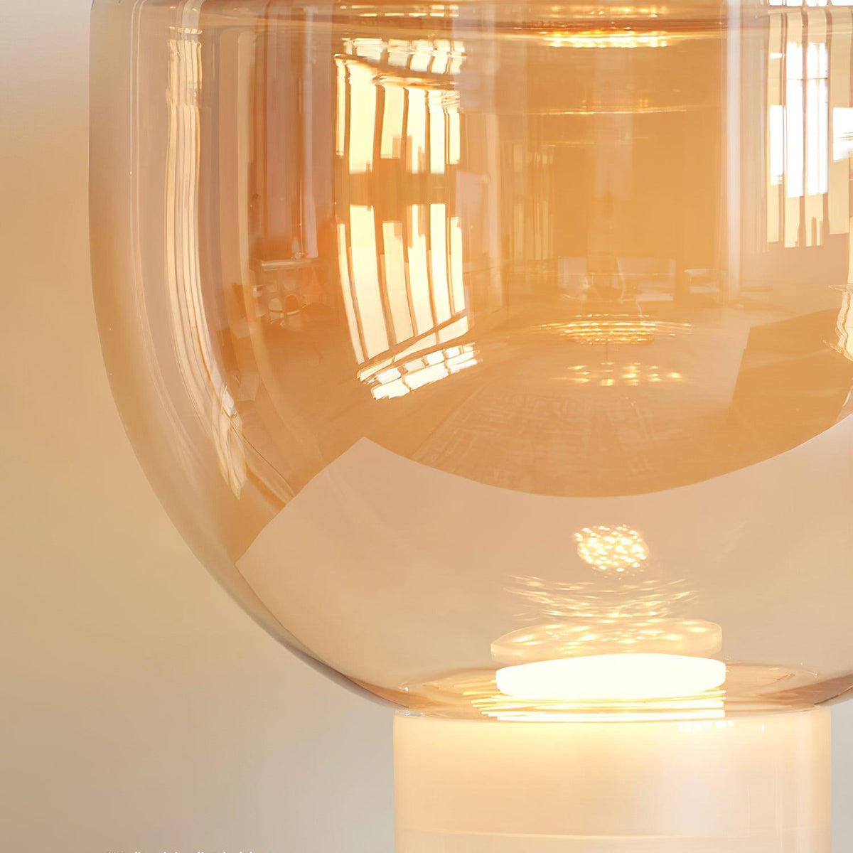 Cavm elegante Tischleuchte aus Glas