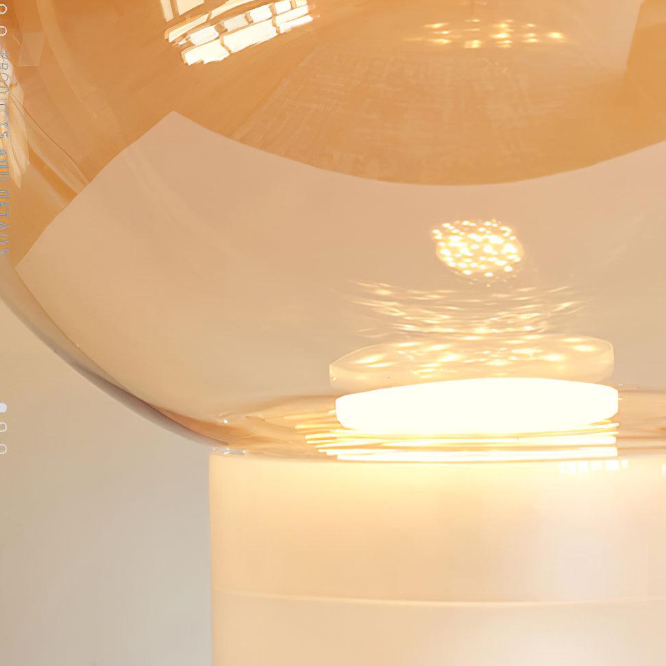 Cavm elegante Tischleuchte aus Glas