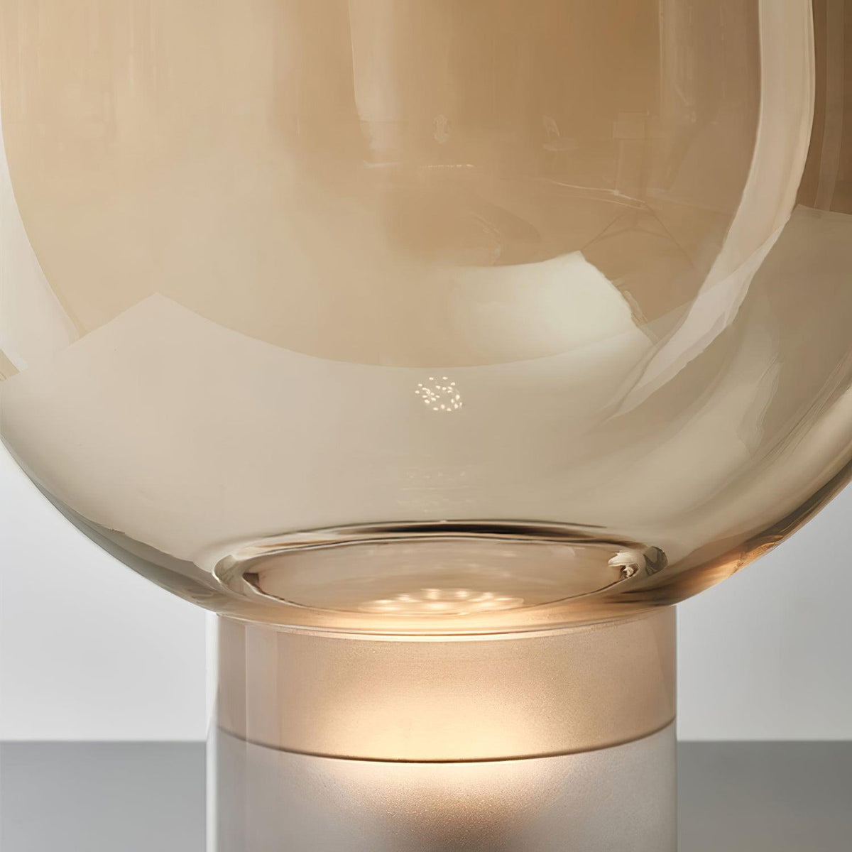 Cavm elegante Tischleuchte aus Glas