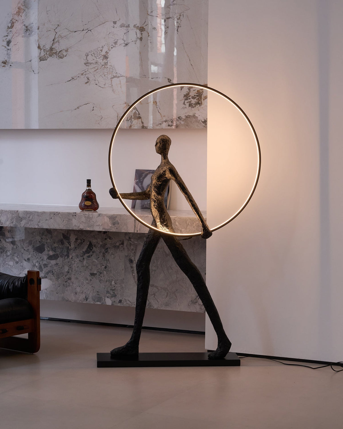 Cirarelia Stehleuchte Skulptur LED-Figur