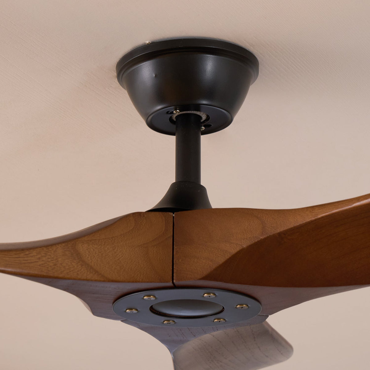 Aviona Deckenventilator aus Holz