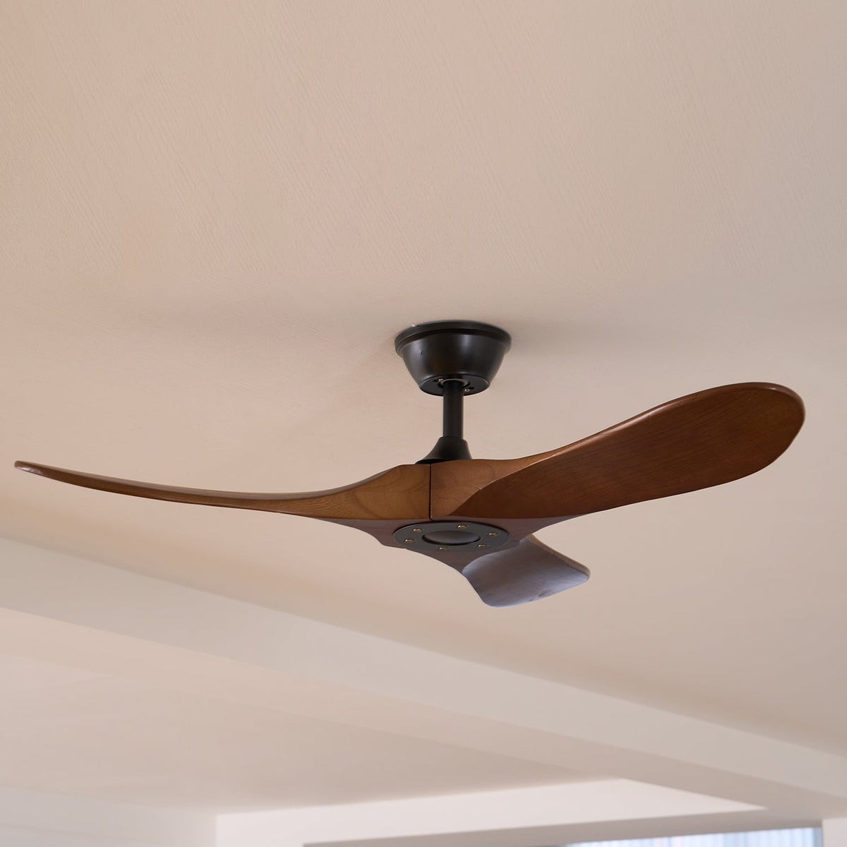 Aviona Deckenventilator aus Holz