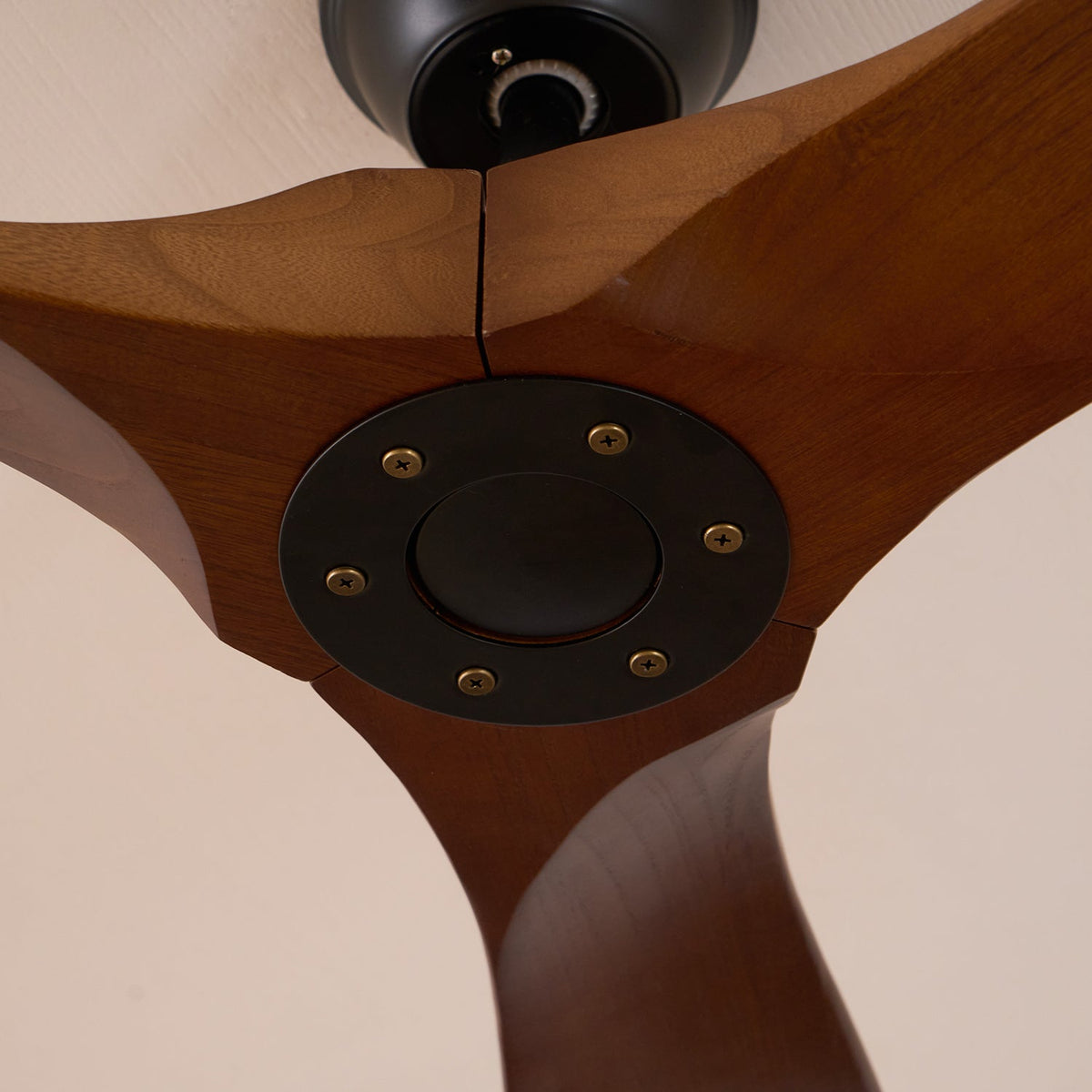 Aviona Deckenventilator aus Holz