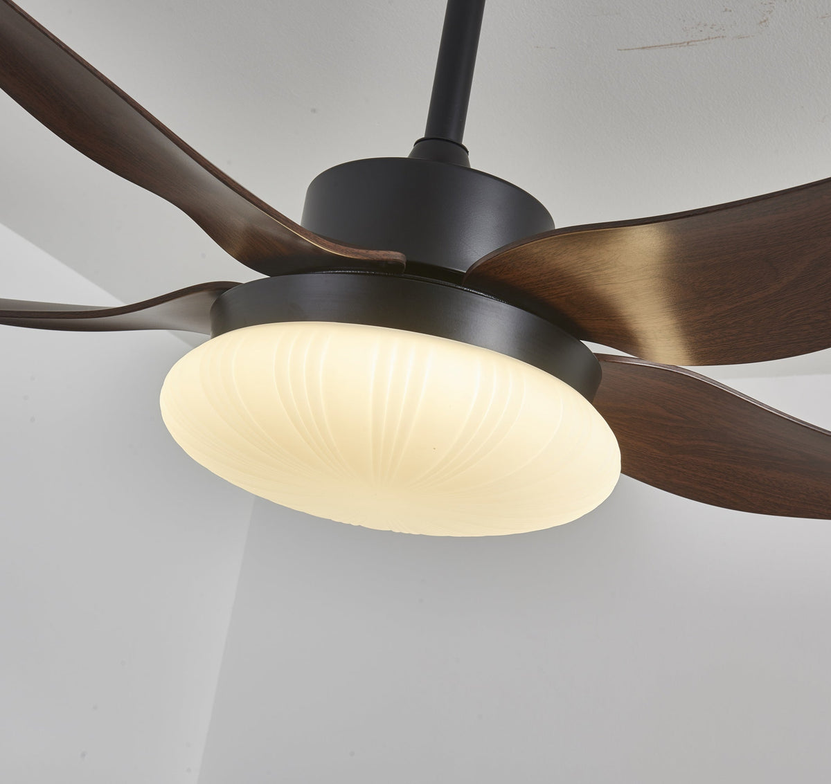 Zerith moderne Deckenventilator mit Beleuchtung aus Holz