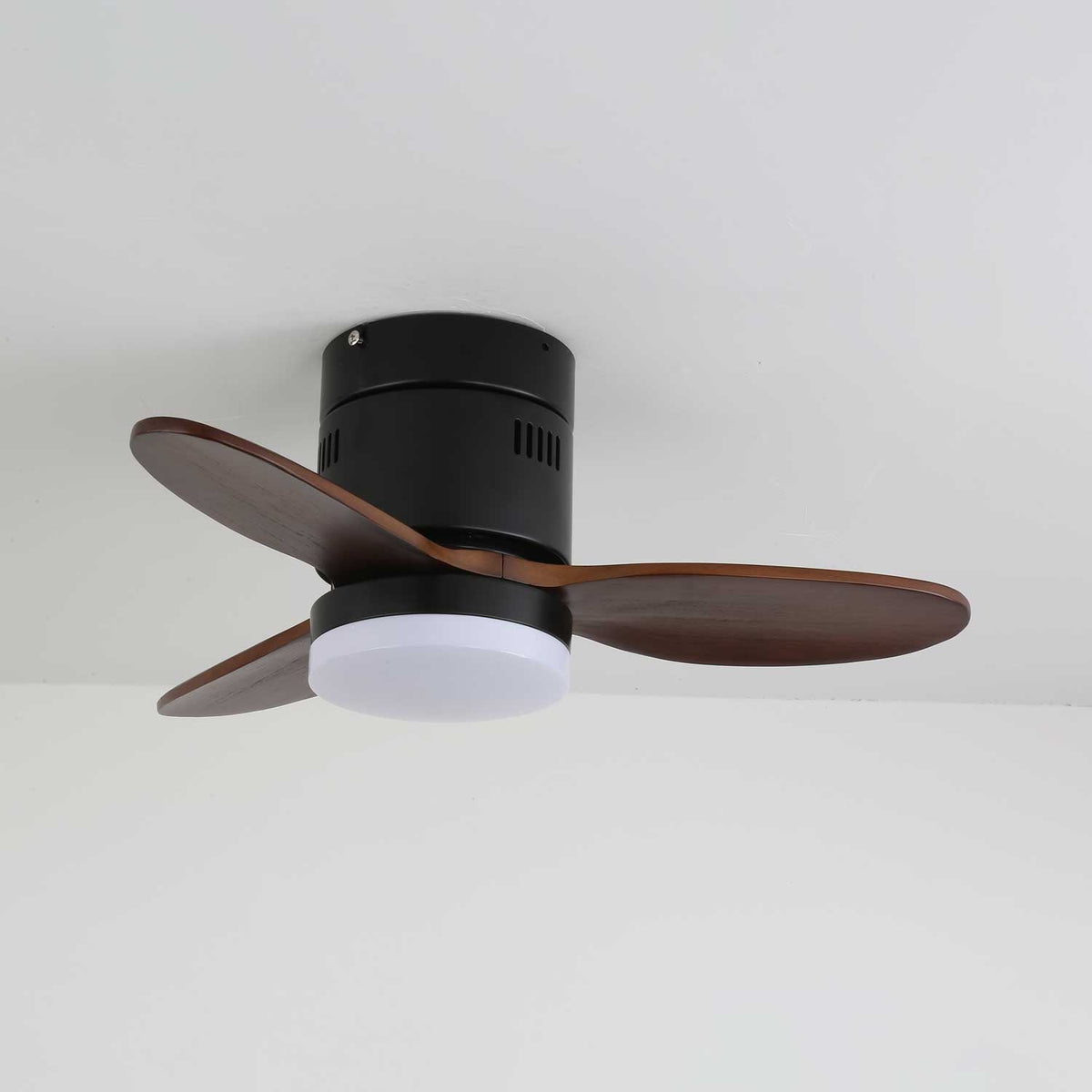 Eris Minimalistischer Deckenventilator mit Beleuchtung aus Holz