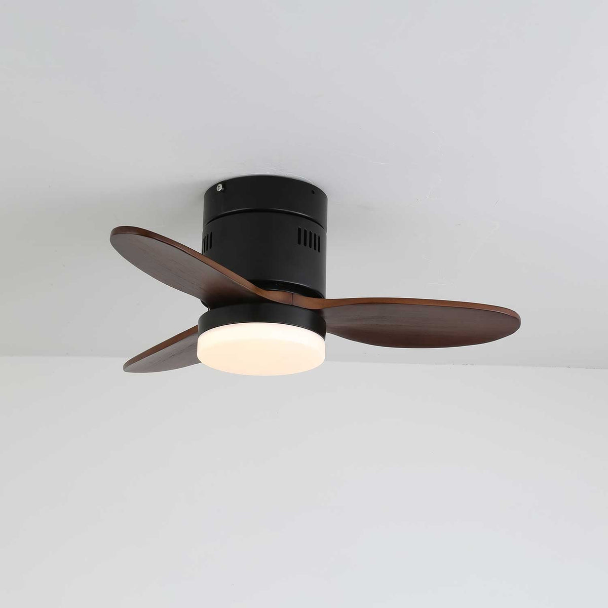 Eris Minimalistischer Deckenventilator mit Beleuchtung aus Holz