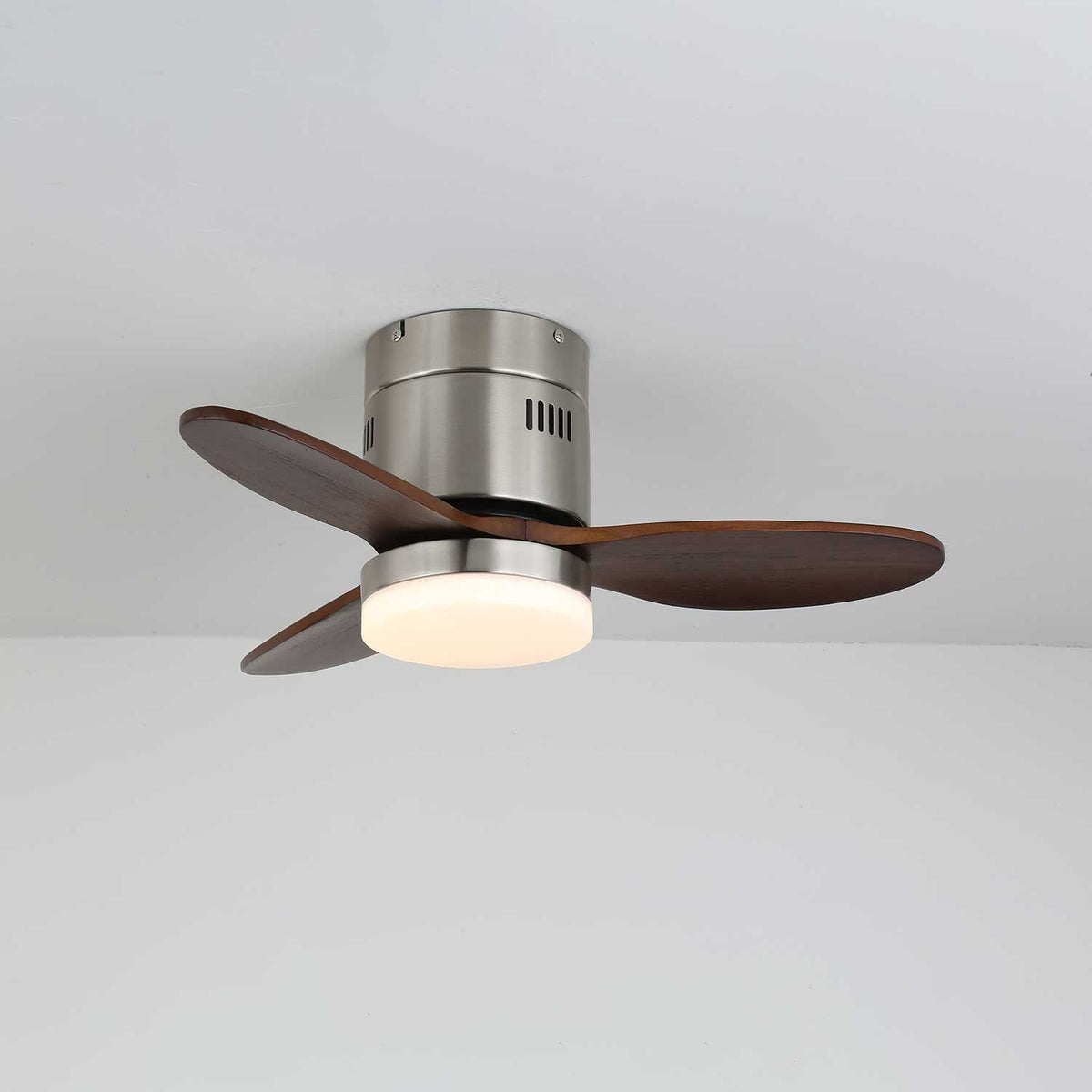 Eris Minimalistischer Deckenventilator mit Beleuchtung aus Holz