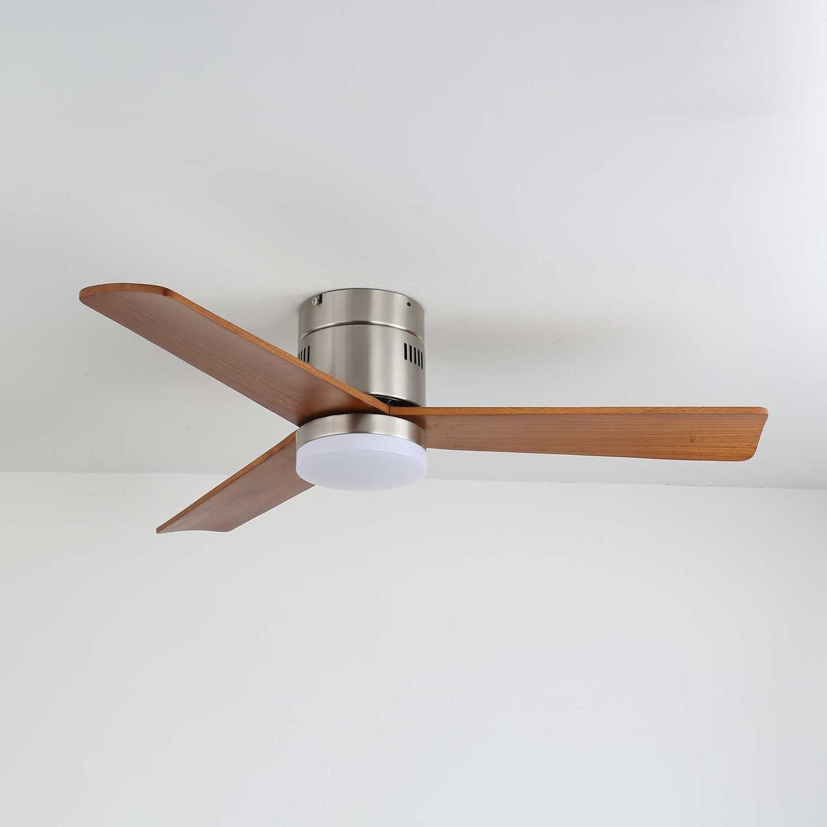 Eris Minimalistischer Deckenventilator mit Beleuchtung aus Holz
